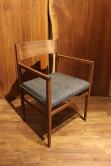 menu arm chair