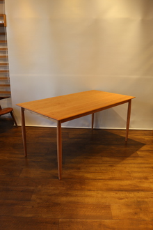 UNI-Dining Table